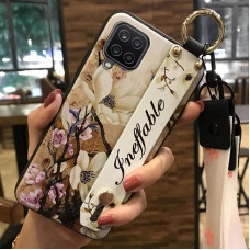 Силиконовый чехол для Samsung Galaxy A12/M12 с ремешком-подставкой и на шею Цветы на бежевом
